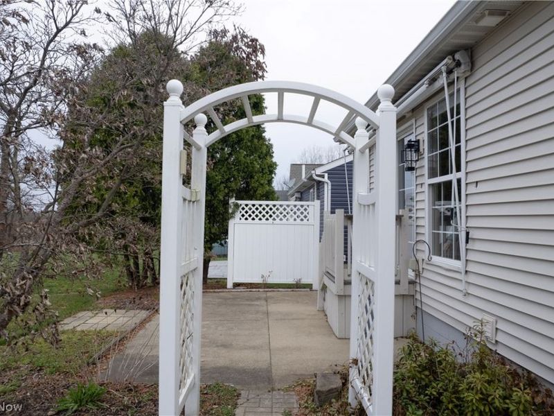 2162 Thornbury Lane, Akron, OH 44319 Photo 23