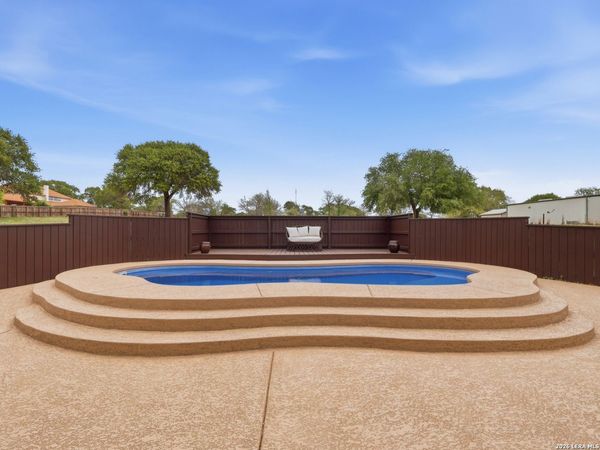 603 Sunshine Meadow, Adkins, TX 78101