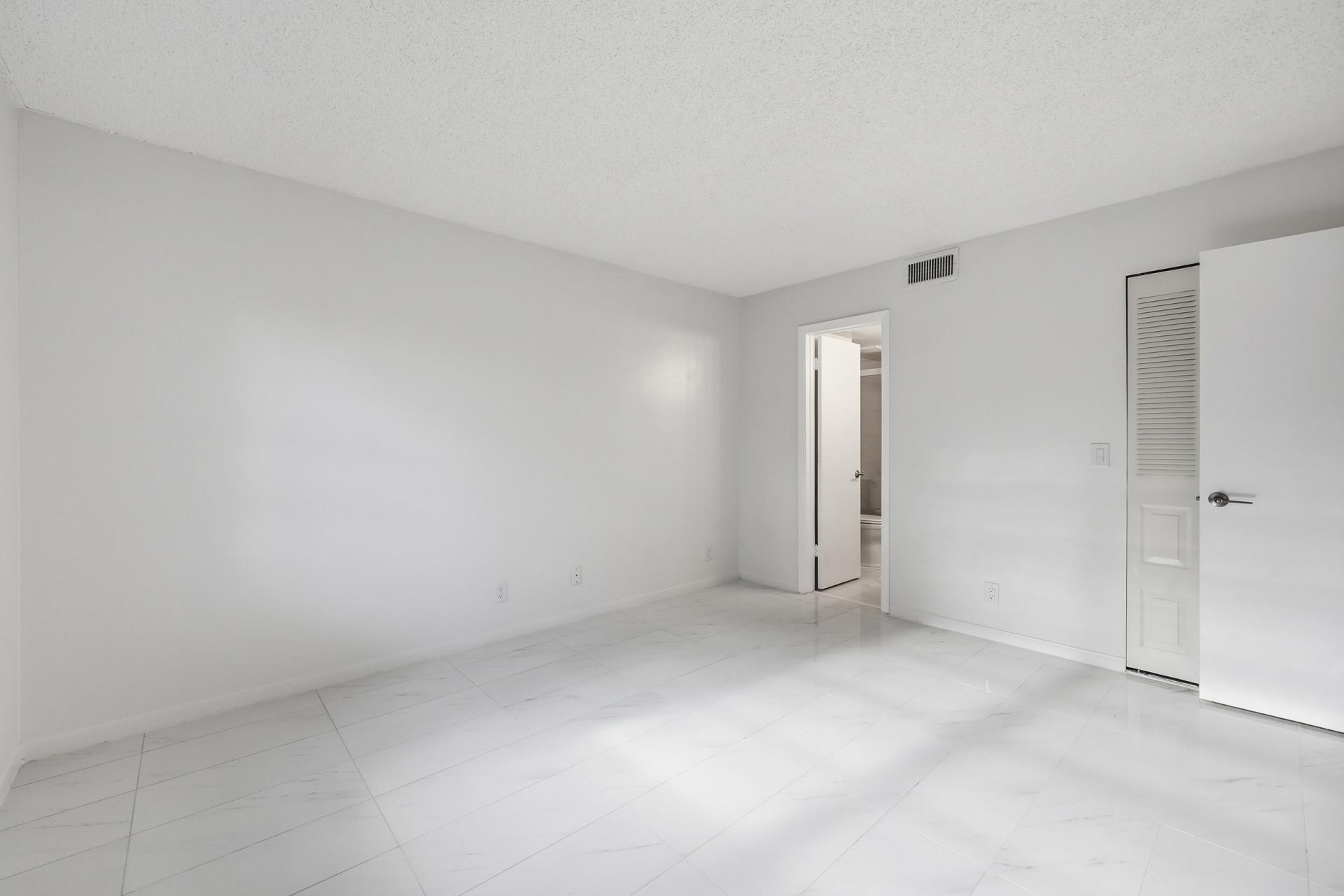 4700 Lucerne Lakes Boulevard W, Unit 103, Greenacres, FL 33467 Photo