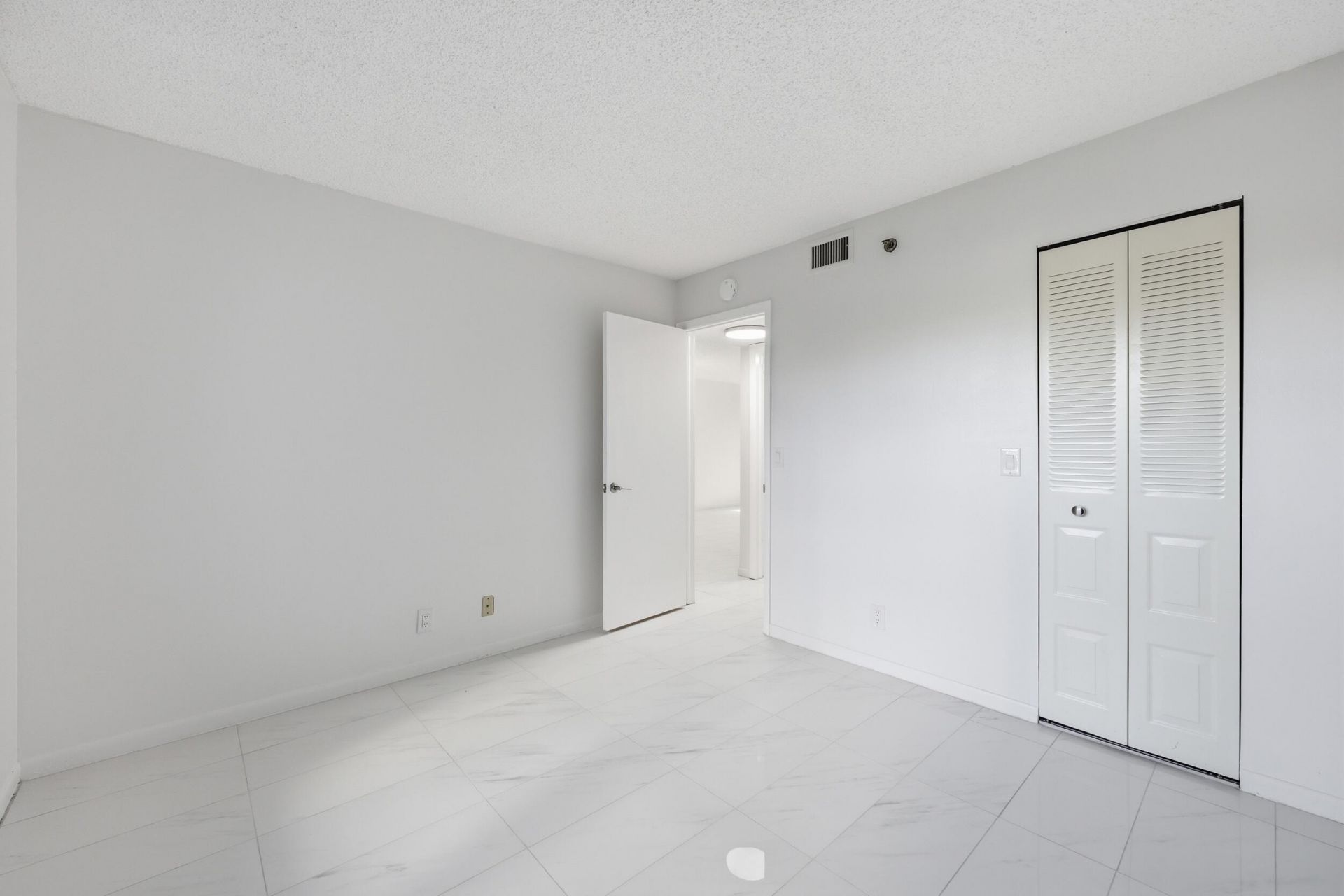 4700 Lucerne Lakes Boulevard W, Unit 103, Greenacres, FL 33467 Photo