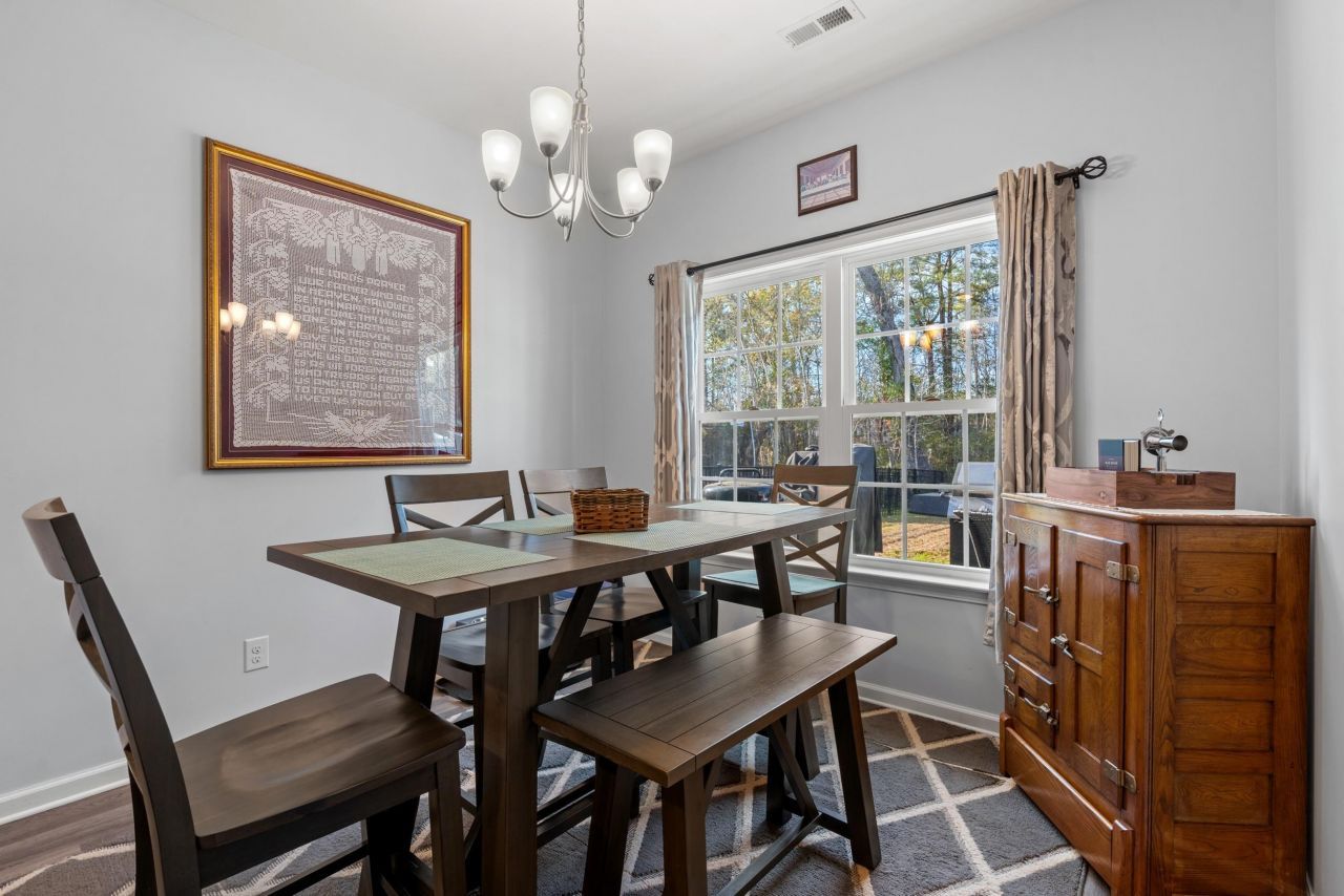 1039 Kennington Ct. Photo 10