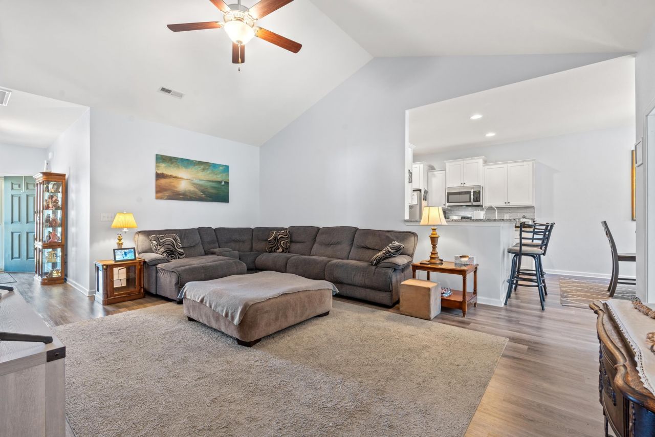 1039 Kennington Ct. Photo 4