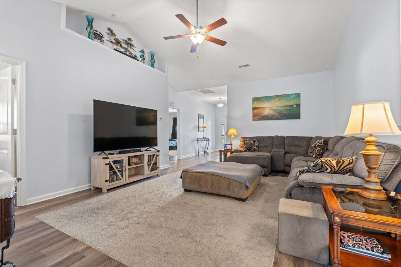 1039 Kennington Ct. Photo 6