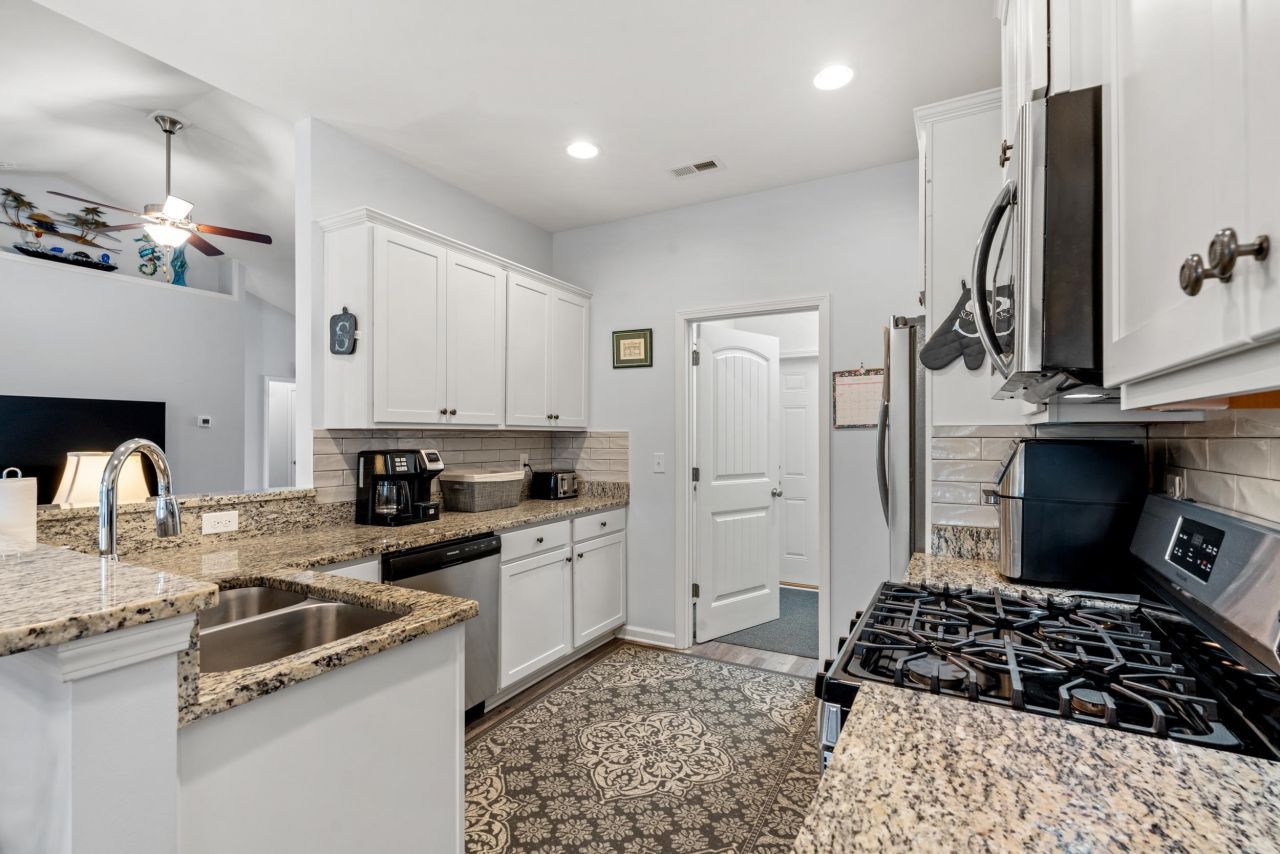 1039 Kennington Ct. Photo 7