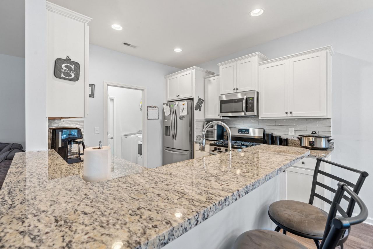 1039 Kennington Ct. Photo 8