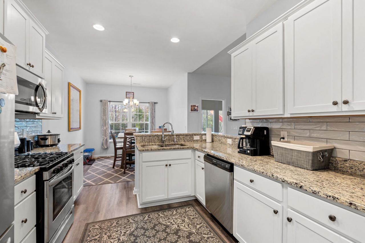 1039 Kennington Ct. Photo 9