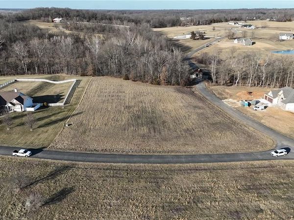 5 Seabiscuit Drive , Troy, MO 63379