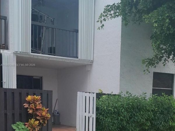 9437 Fontainebleau Blvd, Unit 110-16, Miami, FL 33172