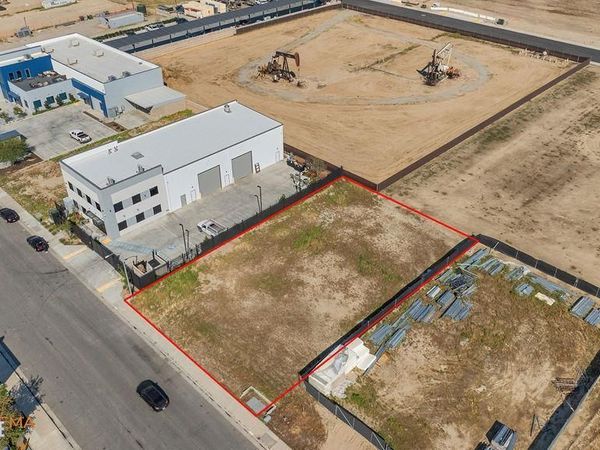 5706 Woodmere Drive, Bakersfield, CA 93313