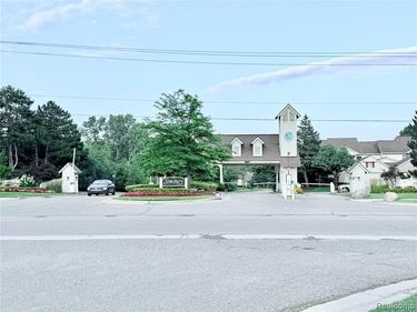 7288 Simsbury Dr. Drive, West Bloomfield Twp, MI 48322