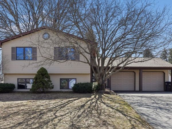 1270 Burke Avenue W, Roseville, MN 55113