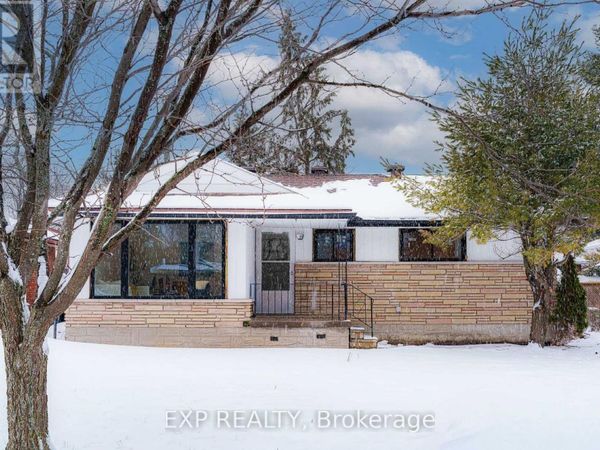 768 Pleasant Park Road, Ottawa, ON K1G1Y7