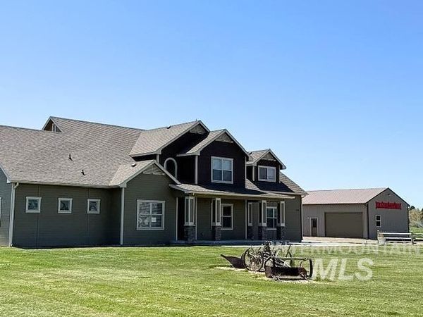 9013 W Cambridge Ct, Hammett, ID 83627