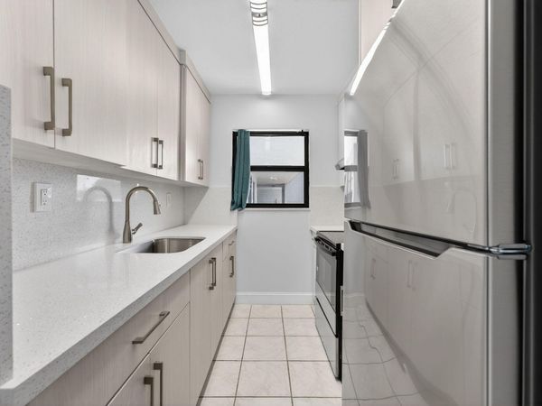 1335 W 68th Street, Unit 208, Hialeah, FL 33014