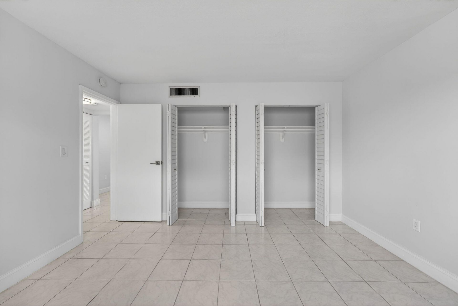 1335 W 68th Street, Unit 208, Hialeah, FL 33014 Photo