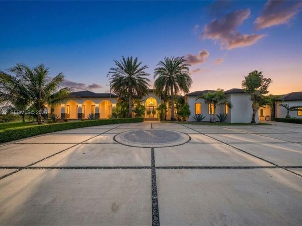 15620 SW 188th Ct, Miami, FL 33187