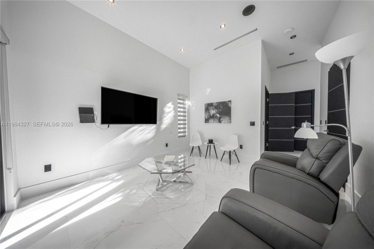 15620 SW 188th Ct, Miami, FL 33187 Photo