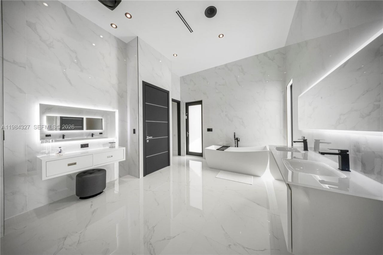 15620 SW 188th Ct, Miami, FL 33187 Photo