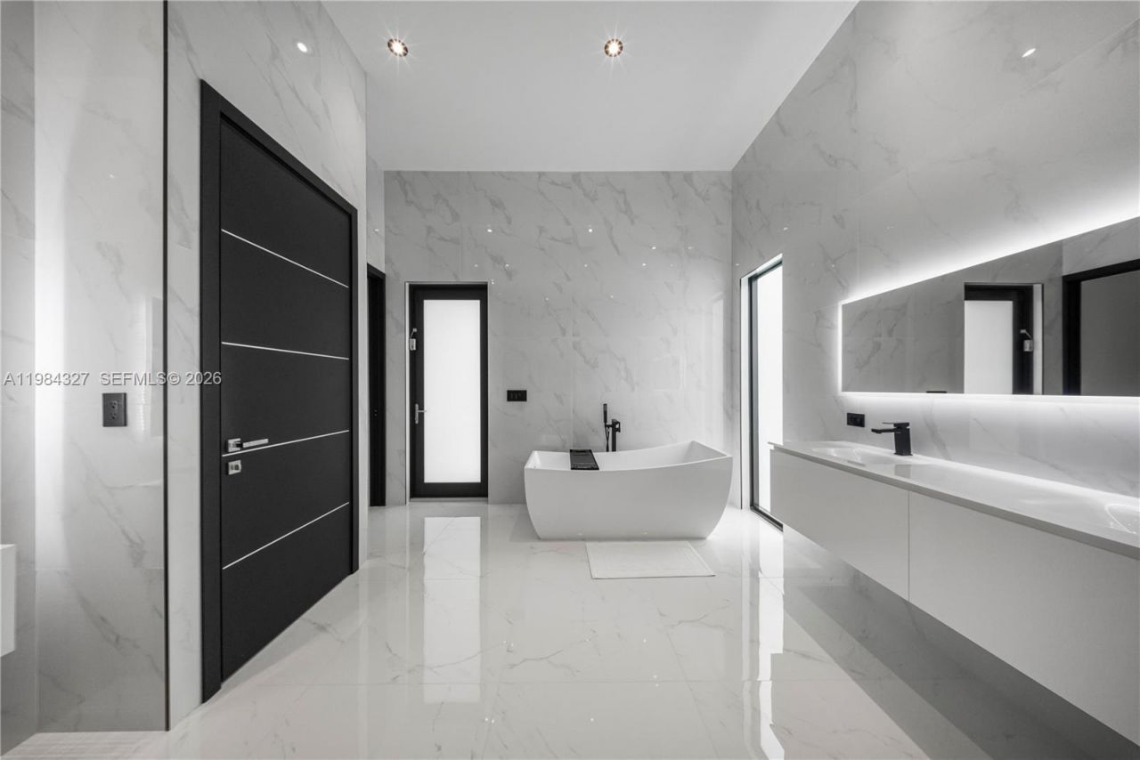 15620 SW 188th Ct, Miami, FL 33187 Photo