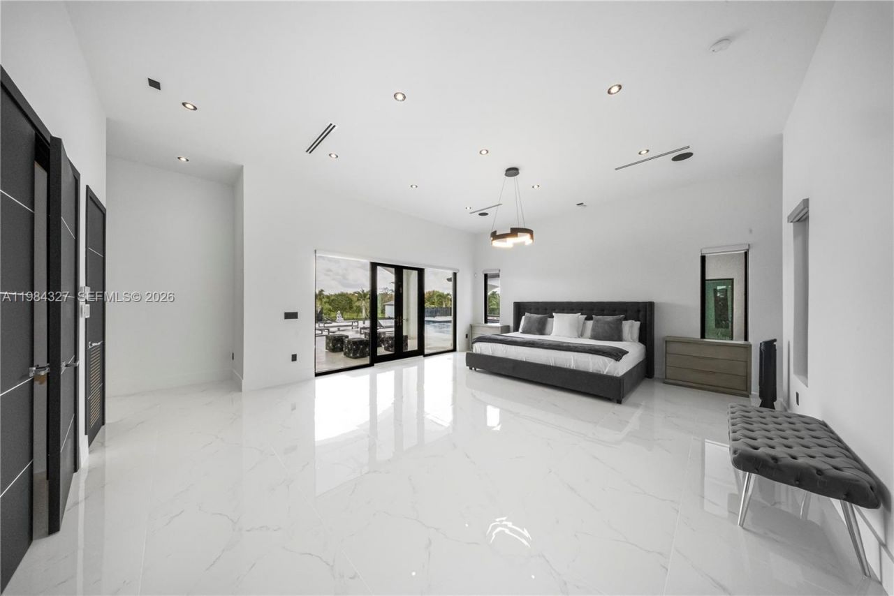 15620 SW 188th Ct, Miami, FL 33187 Photo