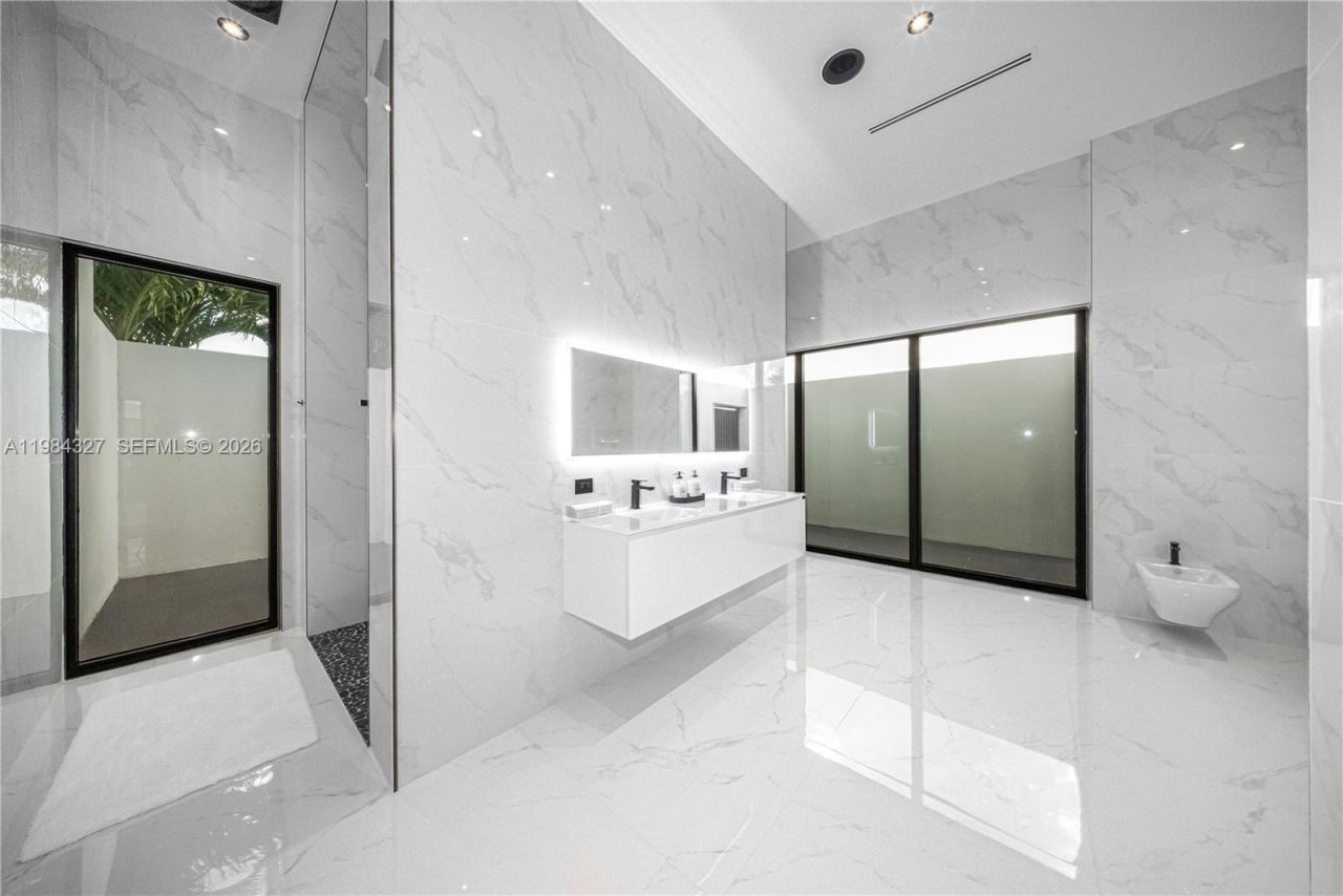 15620 SW 188th Ct, Miami, FL 33187 Photo