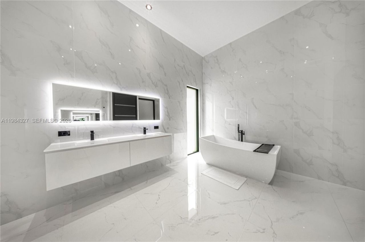 15620 SW 188th Ct, Miami, FL 33187 Photo