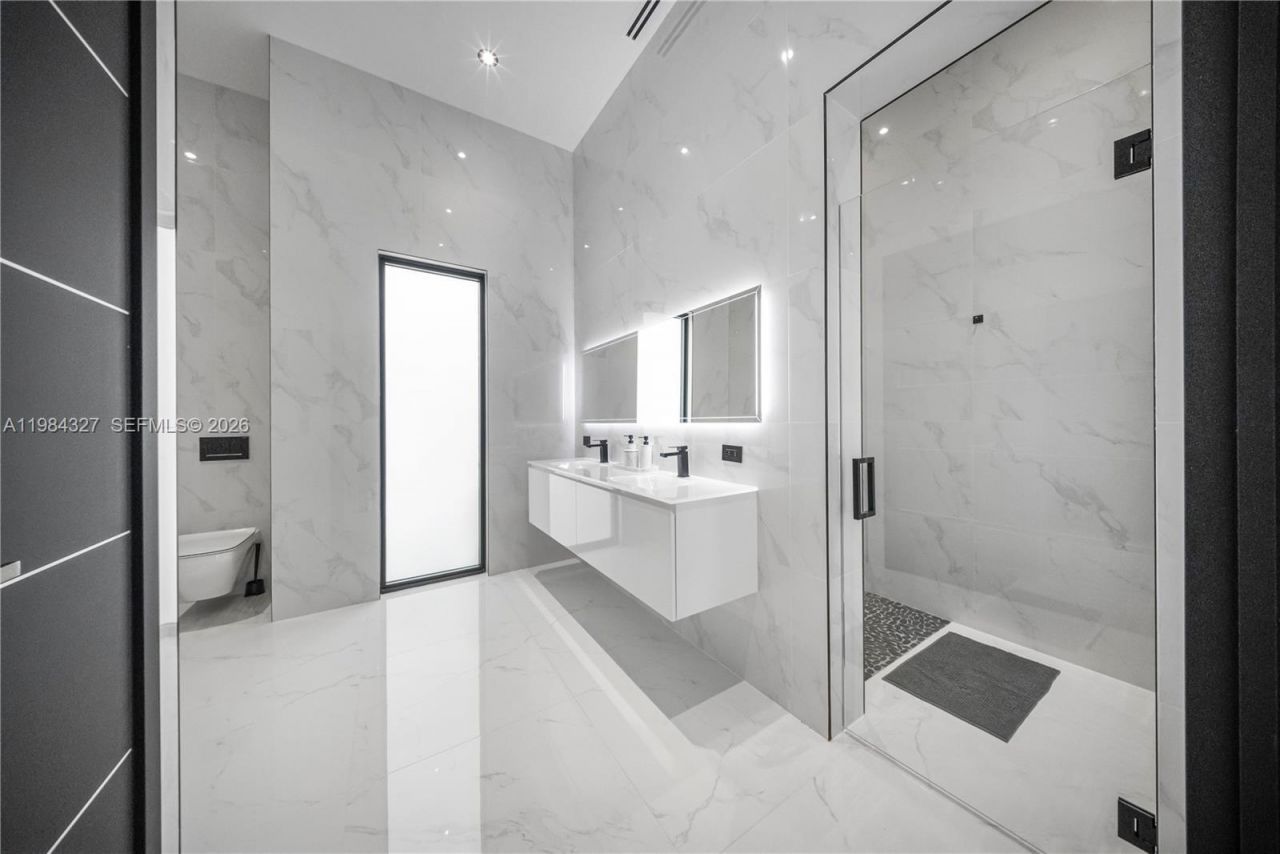 15620 SW 188th Ct, Miami, FL 33187 Photo