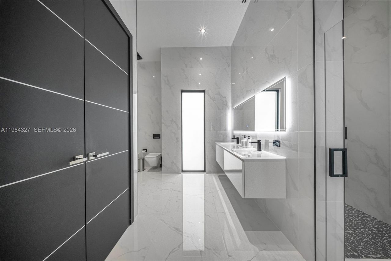 15620 SW 188th Ct, Miami, FL 33187 Photo