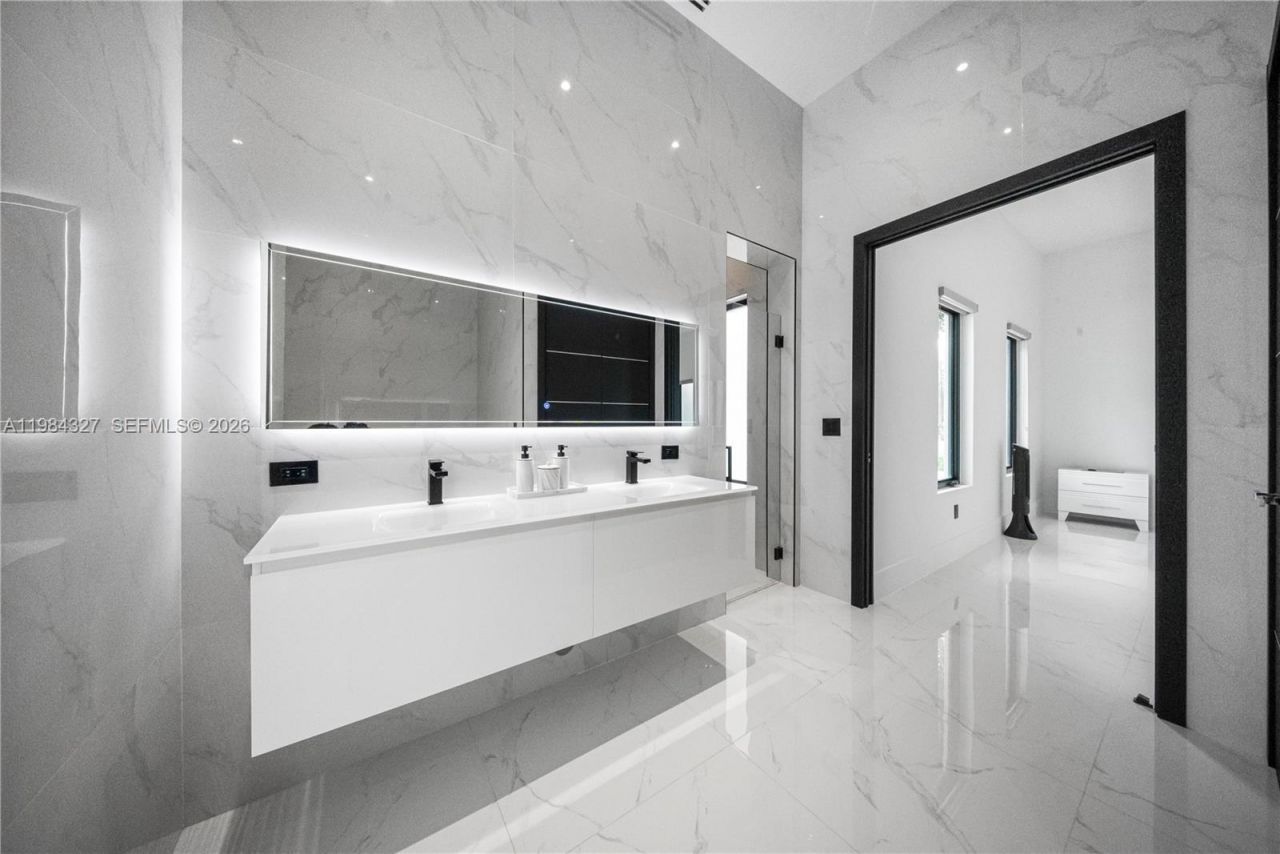 15620 SW 188th Ct, Miami, FL 33187 Photo