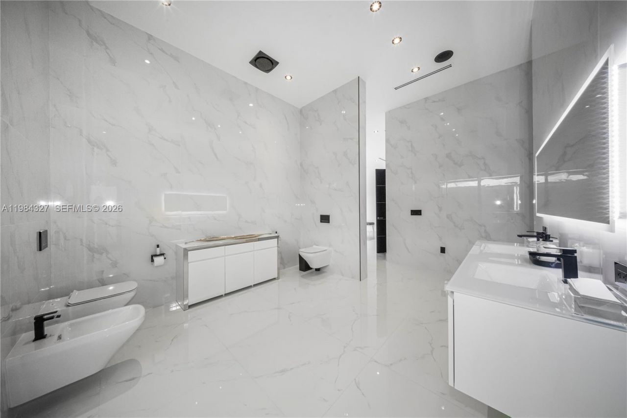 15620 SW 188th Ct, Miami, FL 33187 Photo