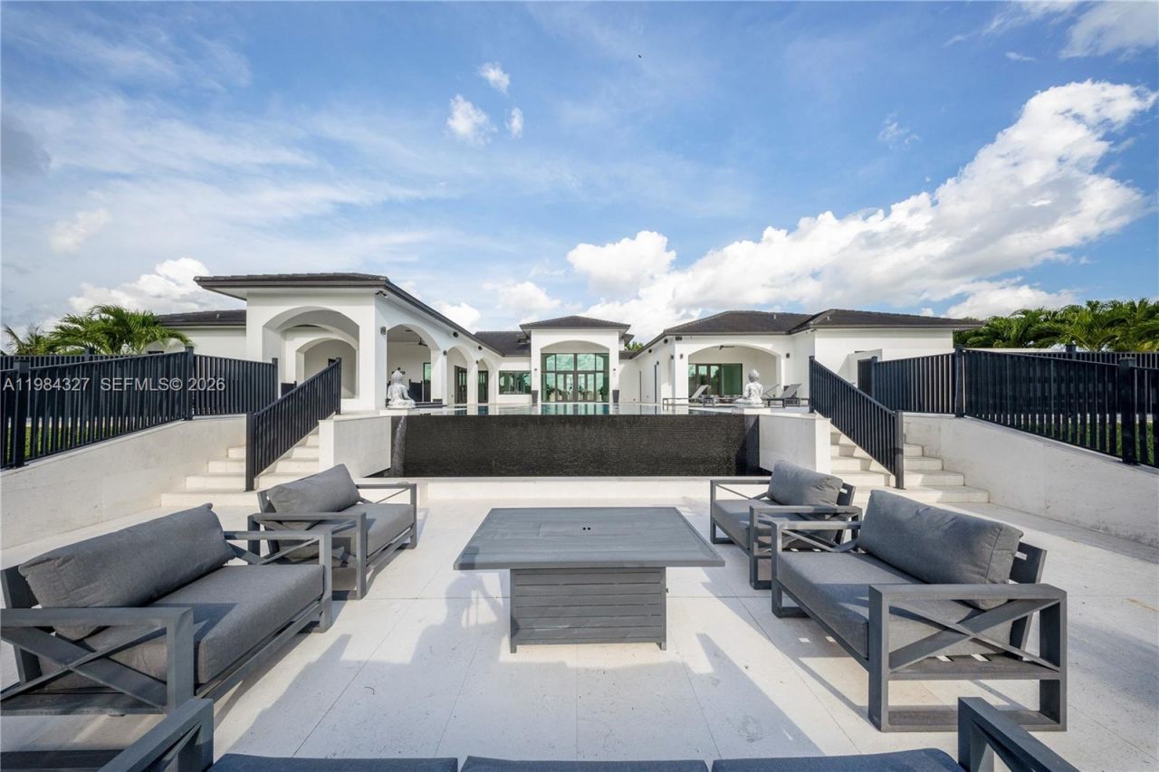 15620 SW 188th Ct, Miami, FL 33187 Photo