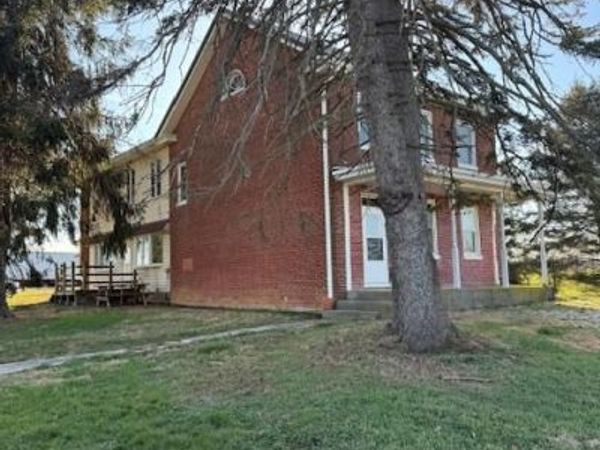 1718 CLAY HILL ROAD , GREENCASTLE, PA 17225