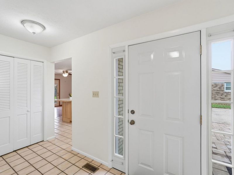 608 W Washington Street, New Carlisle, OH 45344 Photo 4