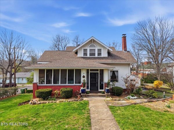 227 W Goddard Ave, Maryville, TN 37803