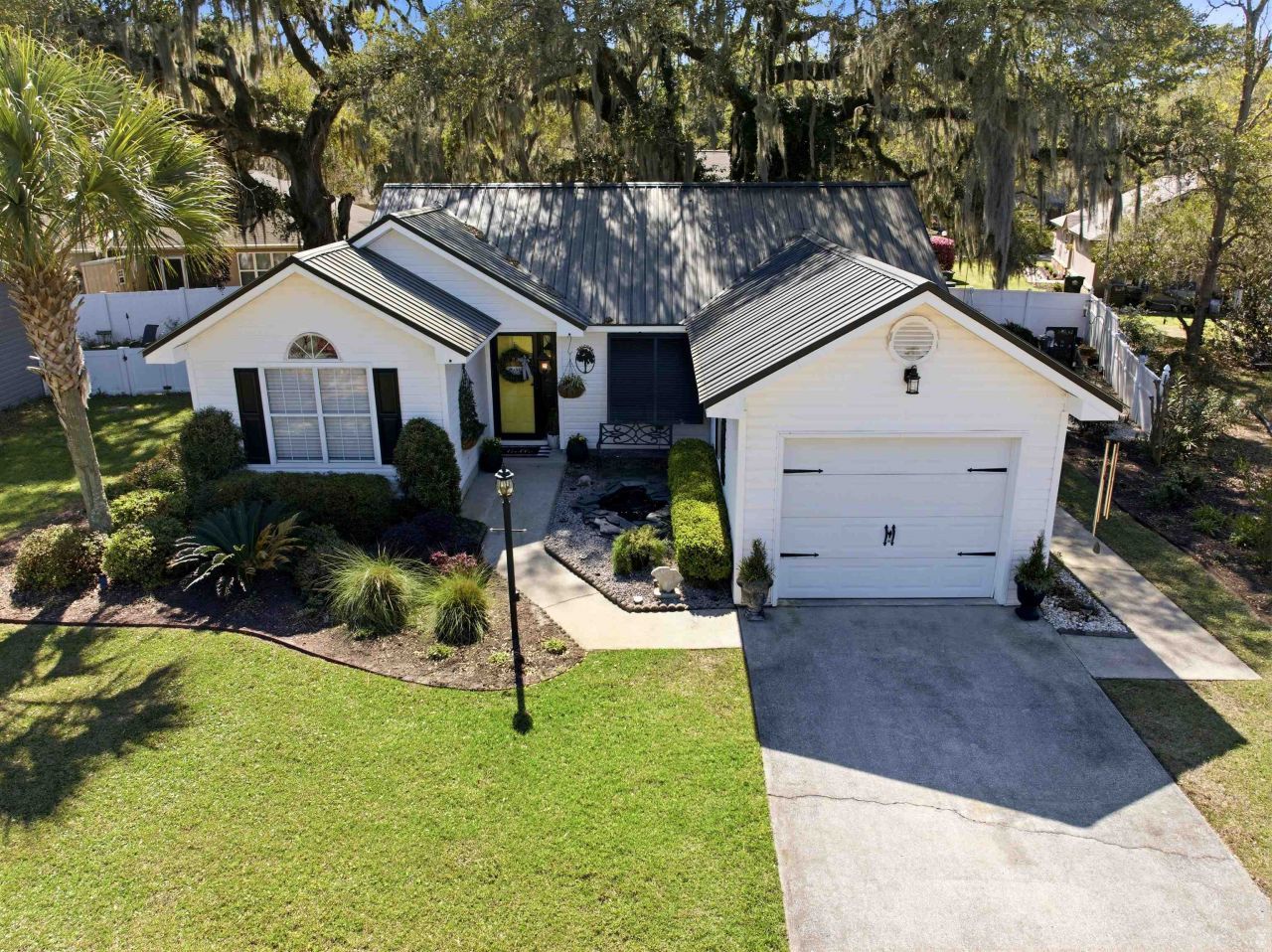 43 Daniel Morrall Ln. Photo 3