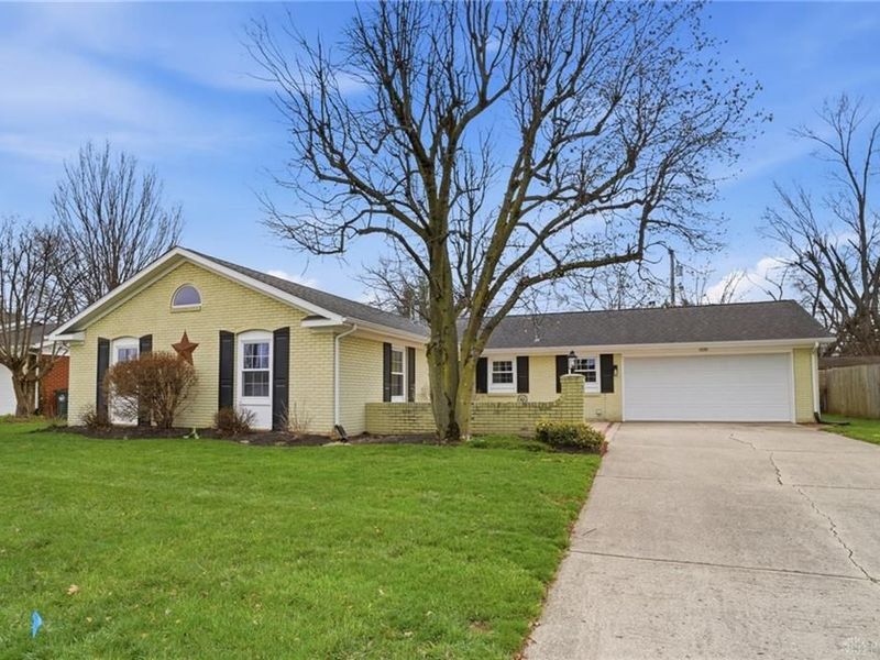 608 W Washington Street, New Carlisle, OH 45344 Photo 2