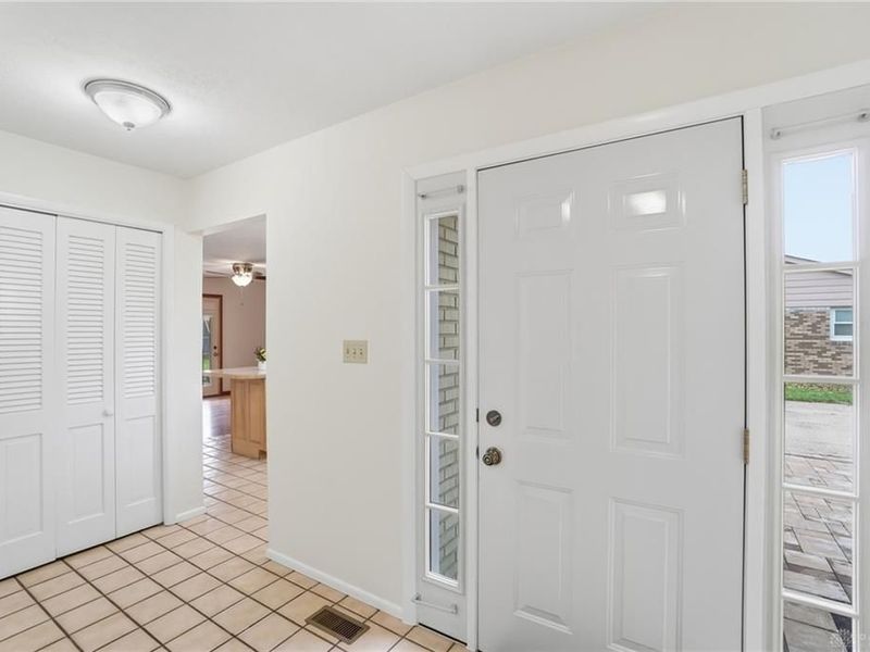 608 W Washington Street, New Carlisle, OH 45344 Photo 4