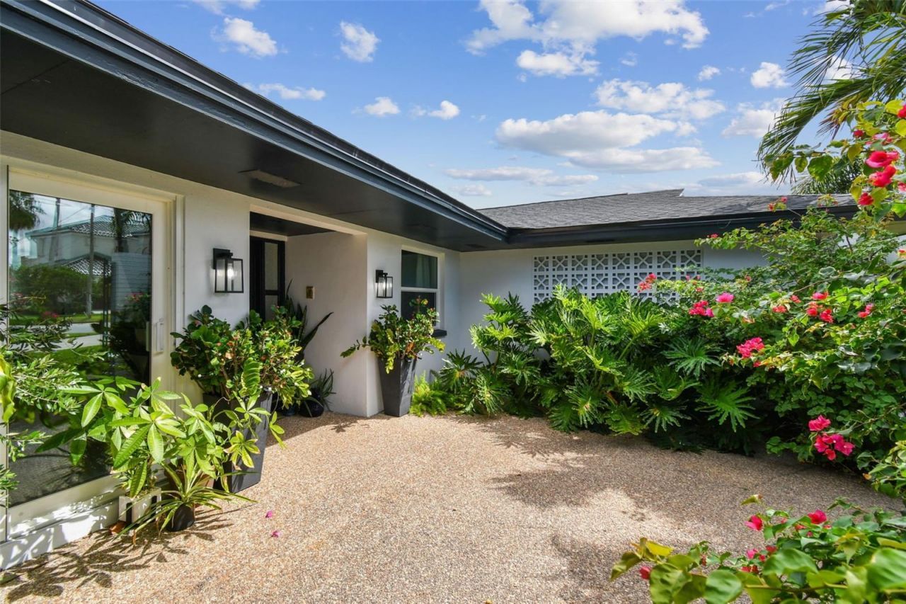 221 Howard Drive, Belleair Beach, FL 33786 Photo