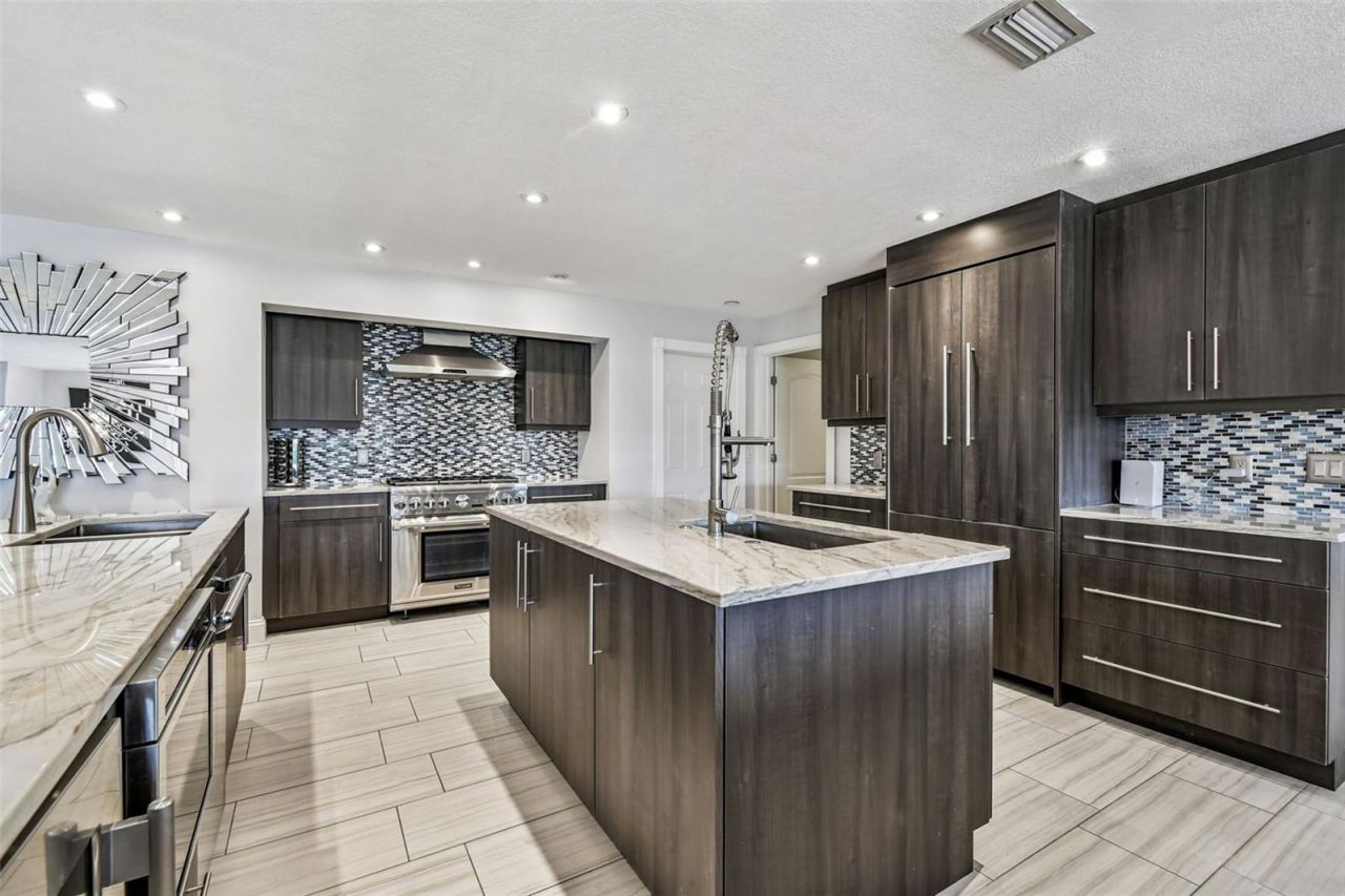 221 Howard Drive, Belleair Beach, FL 33786 Photo