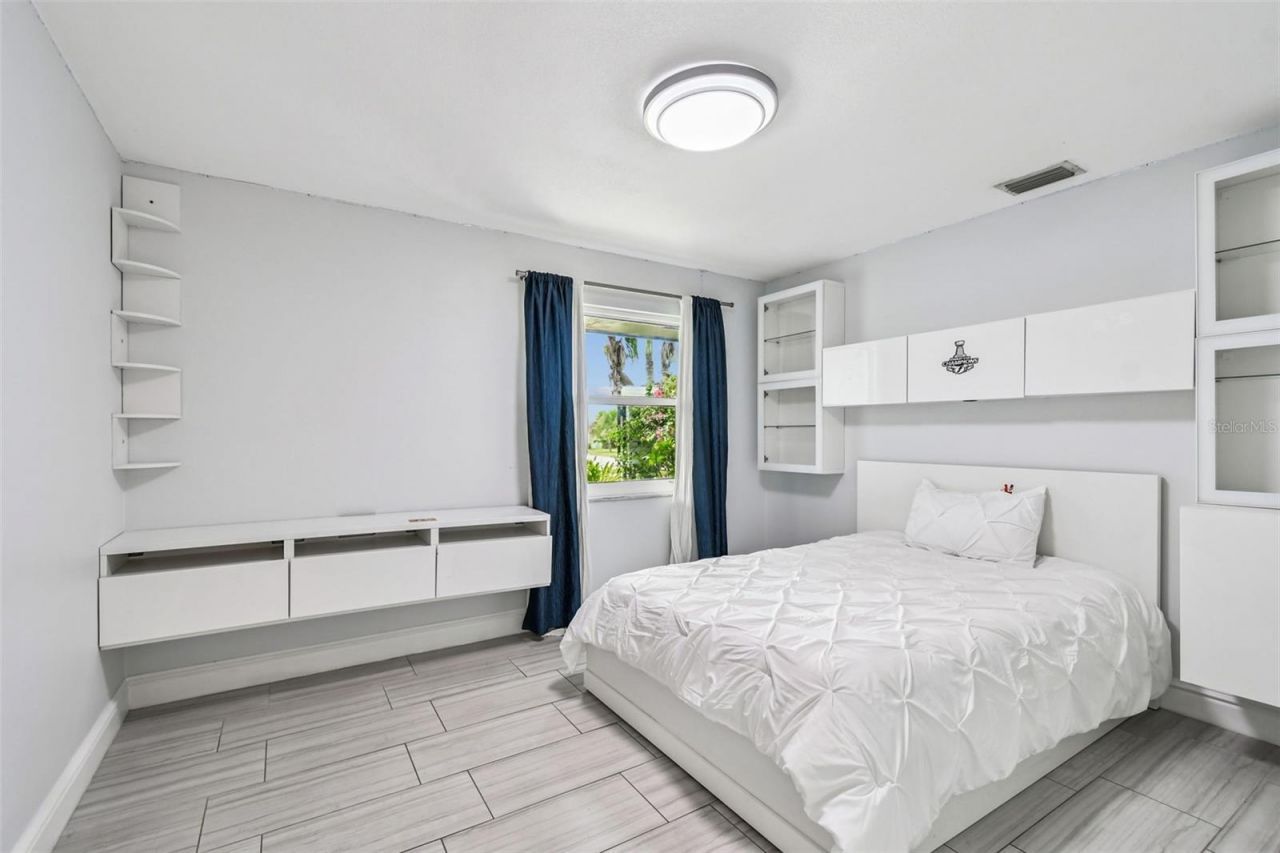 221 Howard Drive, Belleair Beach, FL 33786 Photo