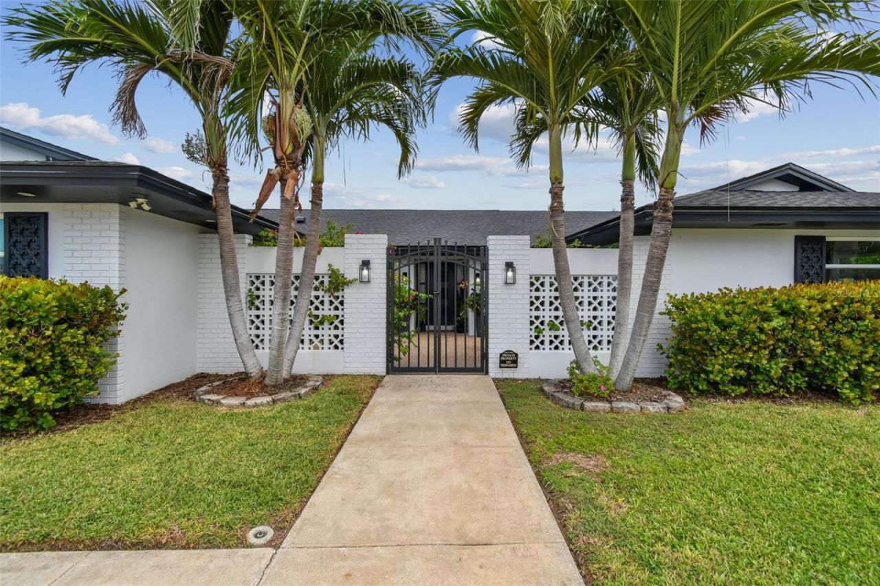 221 Howard Drive, Belleair Beach, FL 33786 Photo