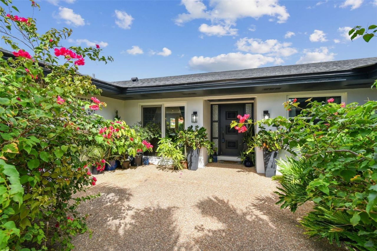 221 Howard Drive, Belleair Beach, FL 33786 Photo