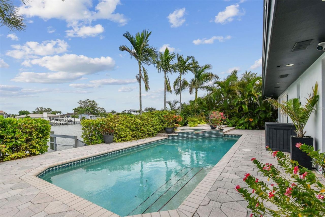 221 Howard Drive, Belleair Beach, FL 33786 Photo