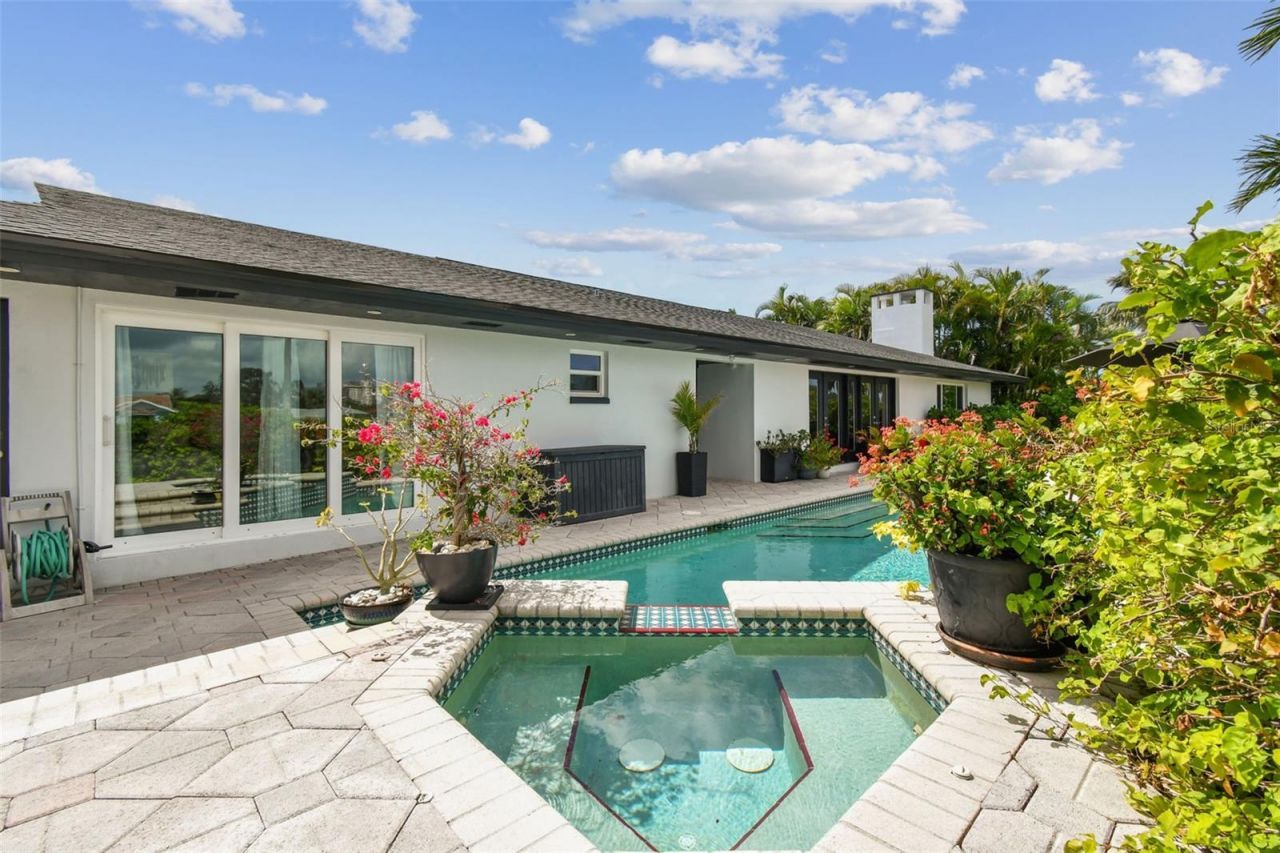 221 Howard Drive, Belleair Beach, FL 33786 Photo