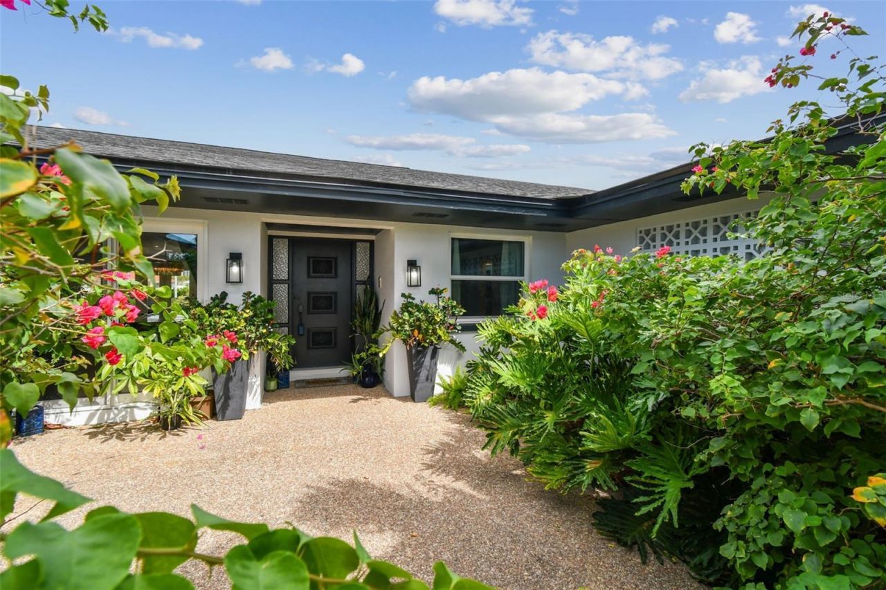 221 Howard Drive, Belleair Beach, FL 33786 Photo