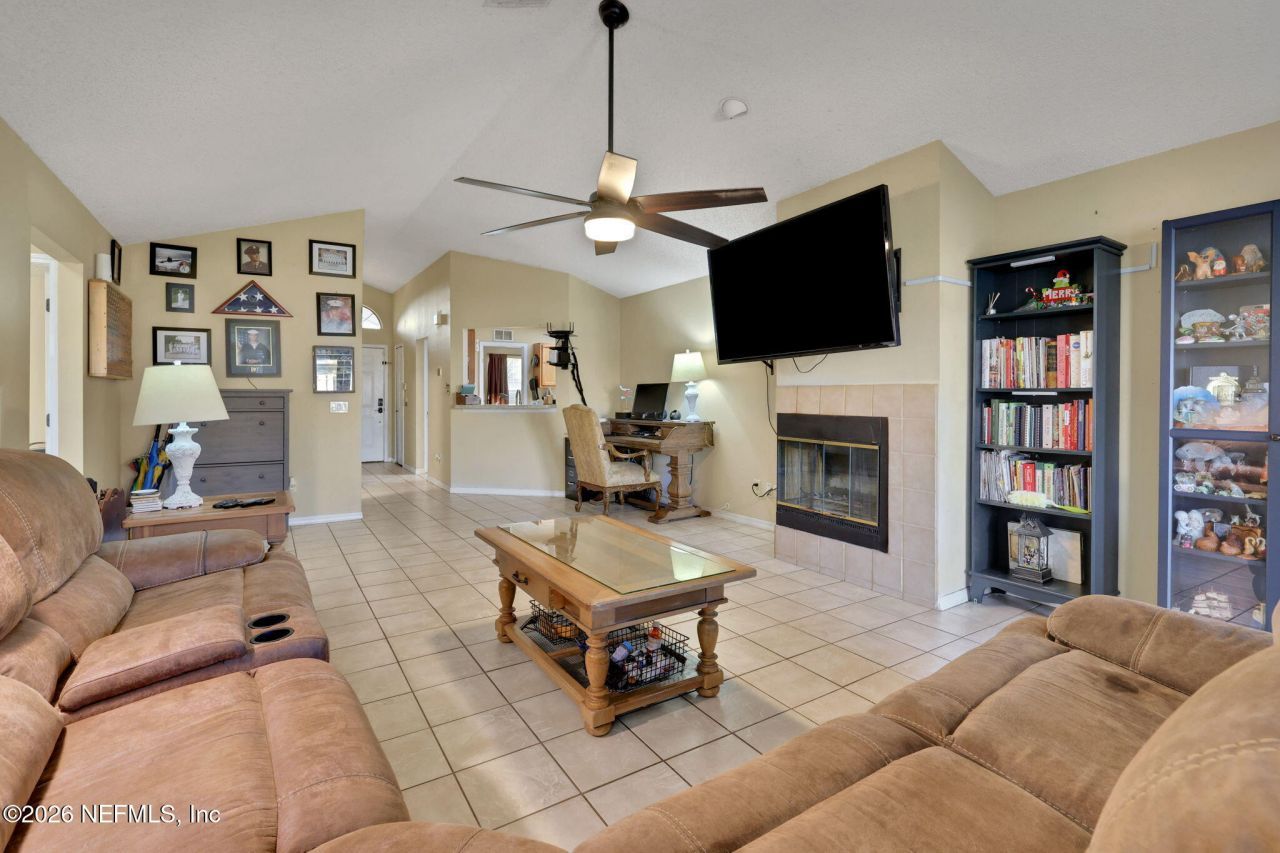 8457 Sugartree Drive, Jacksonville, FL 32244 Photo