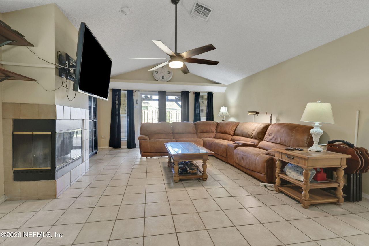 8457 Sugartree Drive, Jacksonville, FL 32244 Photo