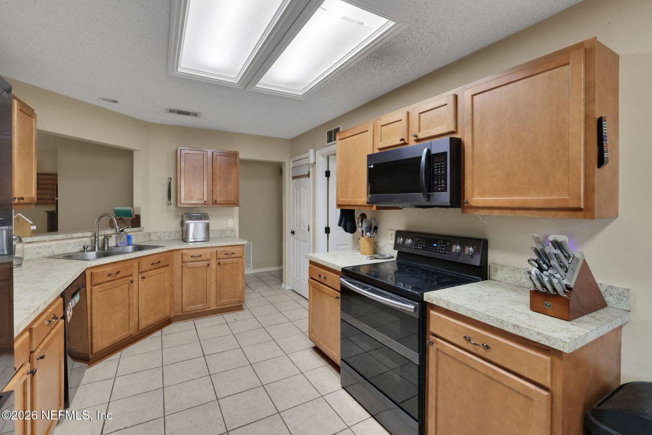 8457 Sugartree Drive, Jacksonville, FL 32244 Photo