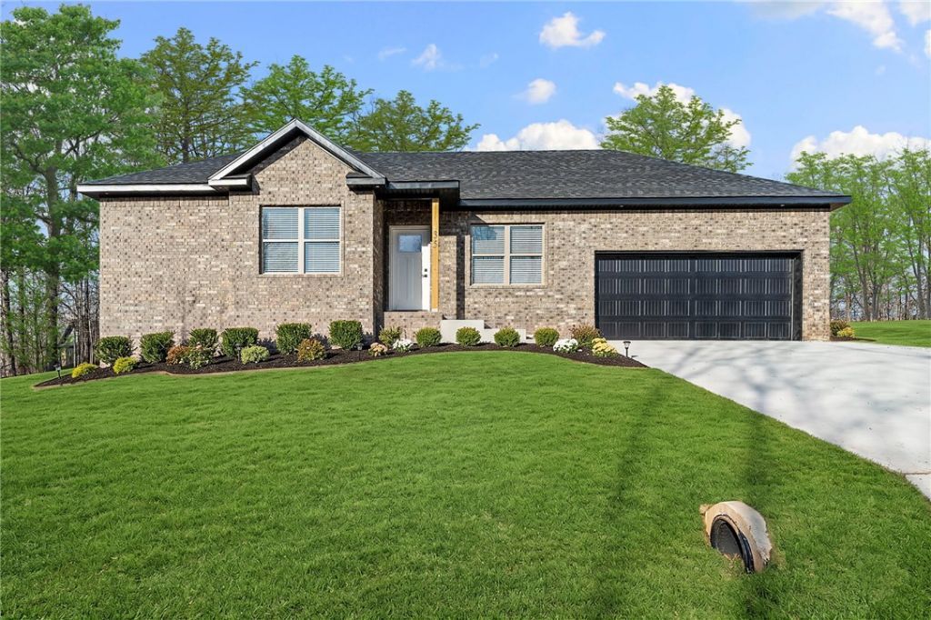 35 Wishaw Drive, Bella Vista, AR 72715 Main Photo