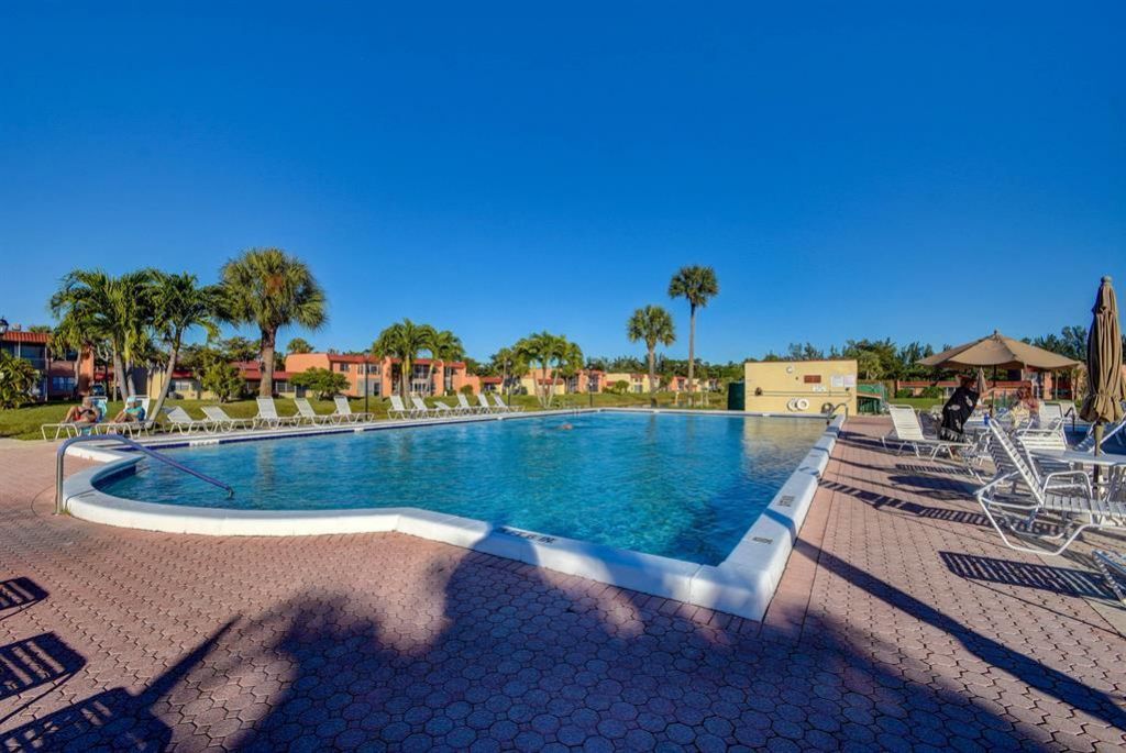 307 Lake Evelyn Drive, West Palm Beach, FL 33411 Photo